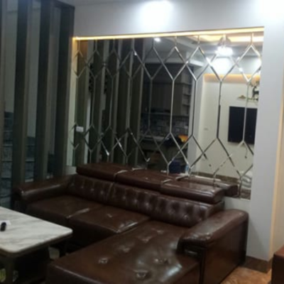 Gương to treo tường phòng khách